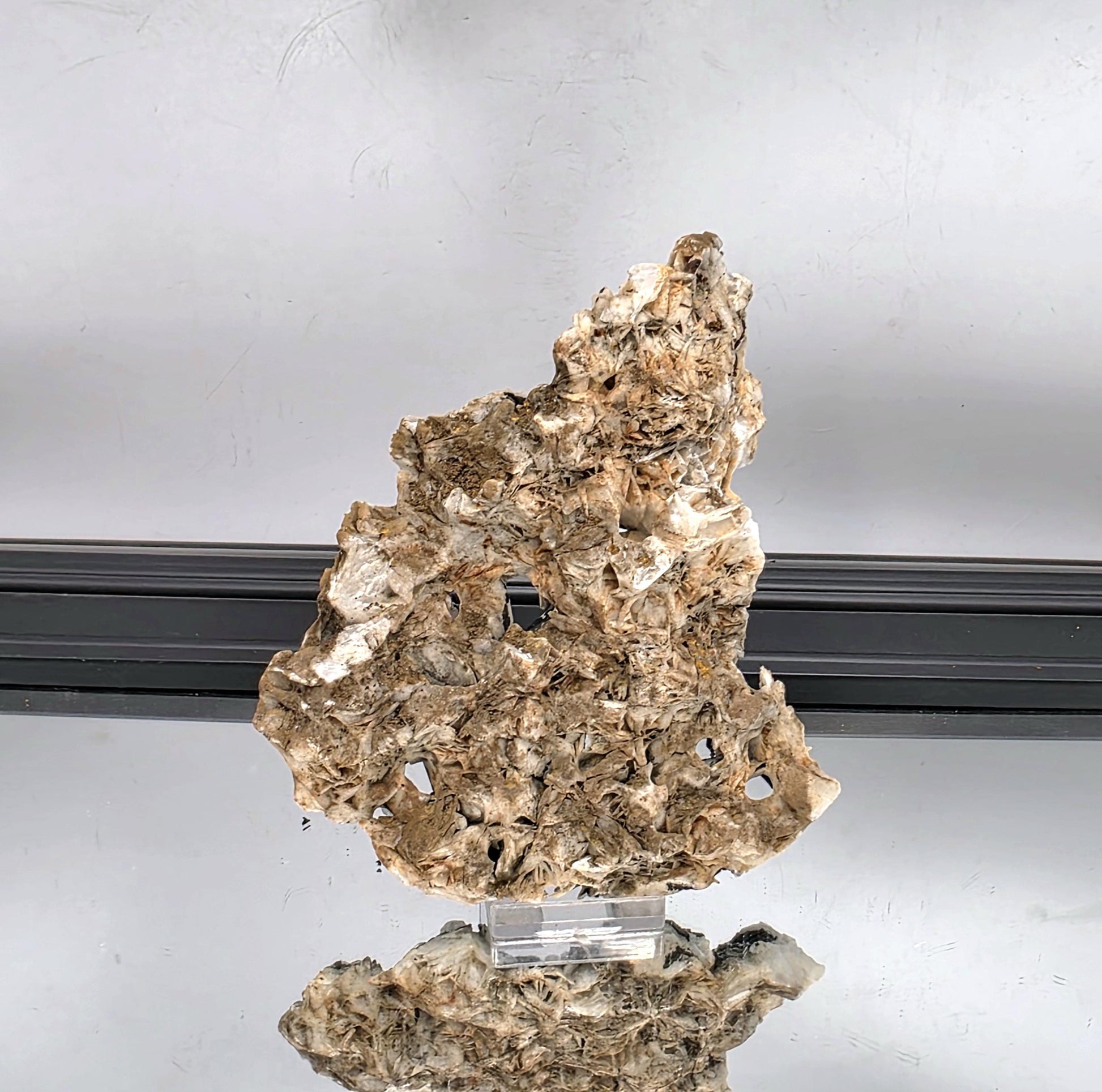 Black Baryte used as decorative accent