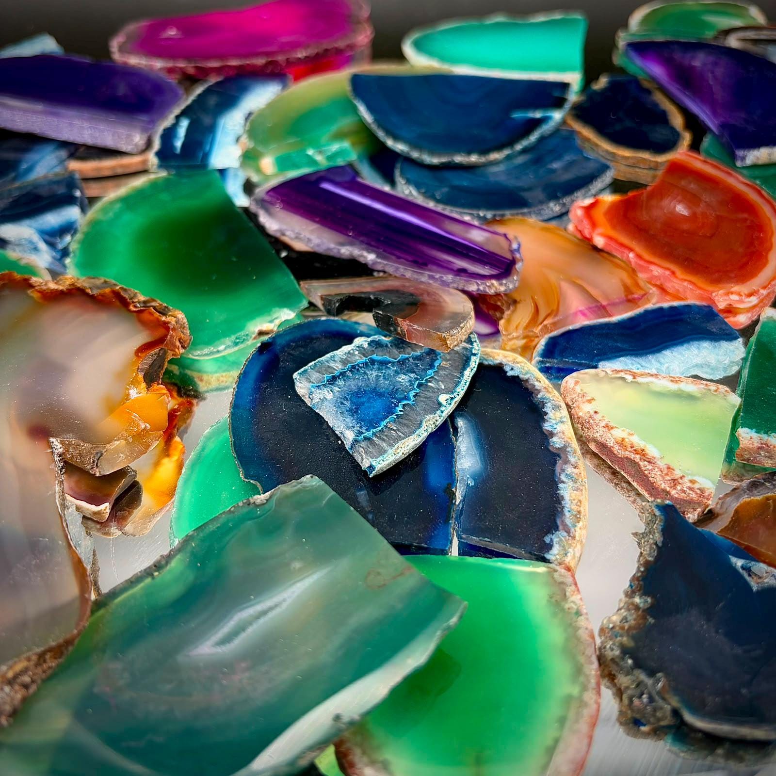 Mixed broken dyed agate crystal slices in vibrant colours, supplied as a 1kg batch for crystal crafts and creative projects.