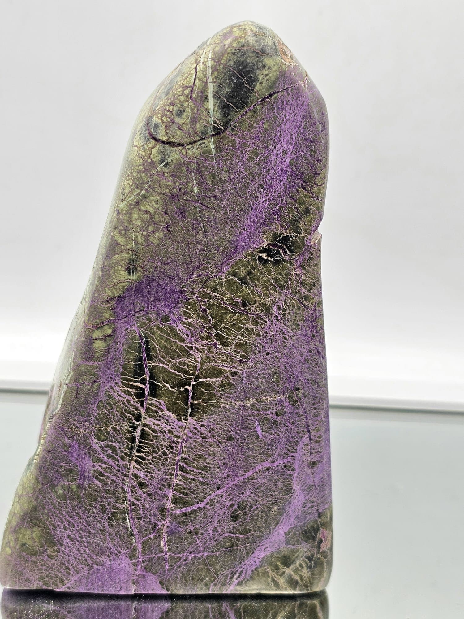 buy high quality purple stichtite crystal