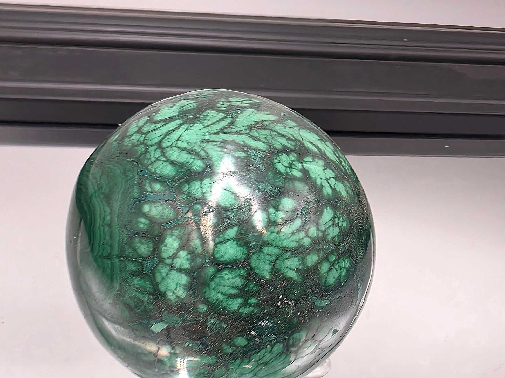 Crystal malachite ball with flower patterns