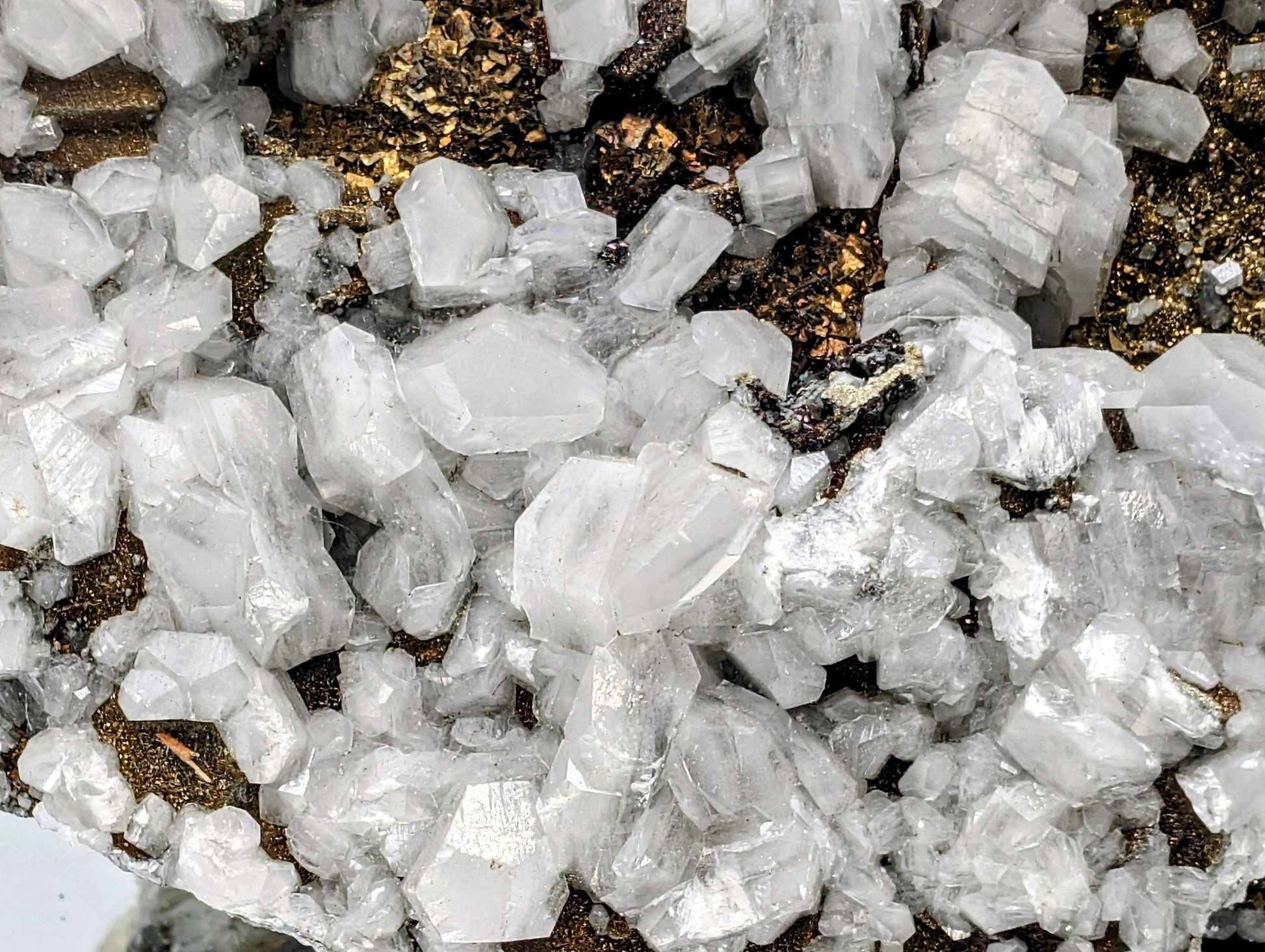 Fluorite specimen with chalcopyrite and calcite crystal formations