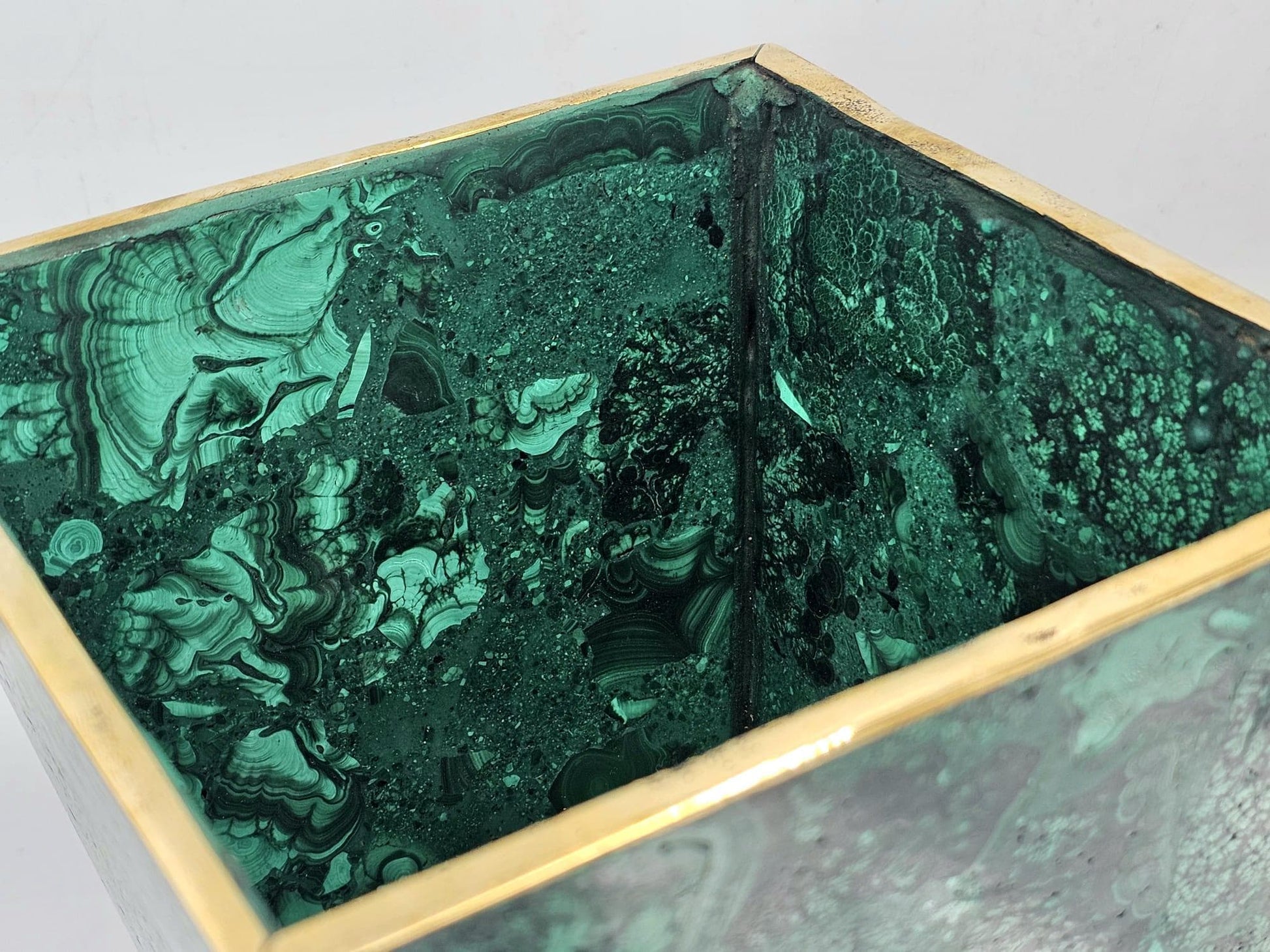 High-quality malachite flower pot for plants or elegant room decoration