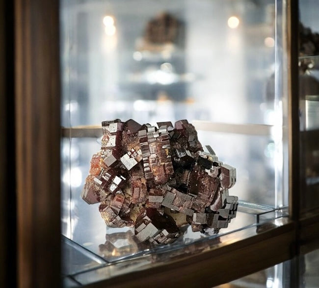 high_quality_chocolate_vanadinite_crystal_specimen