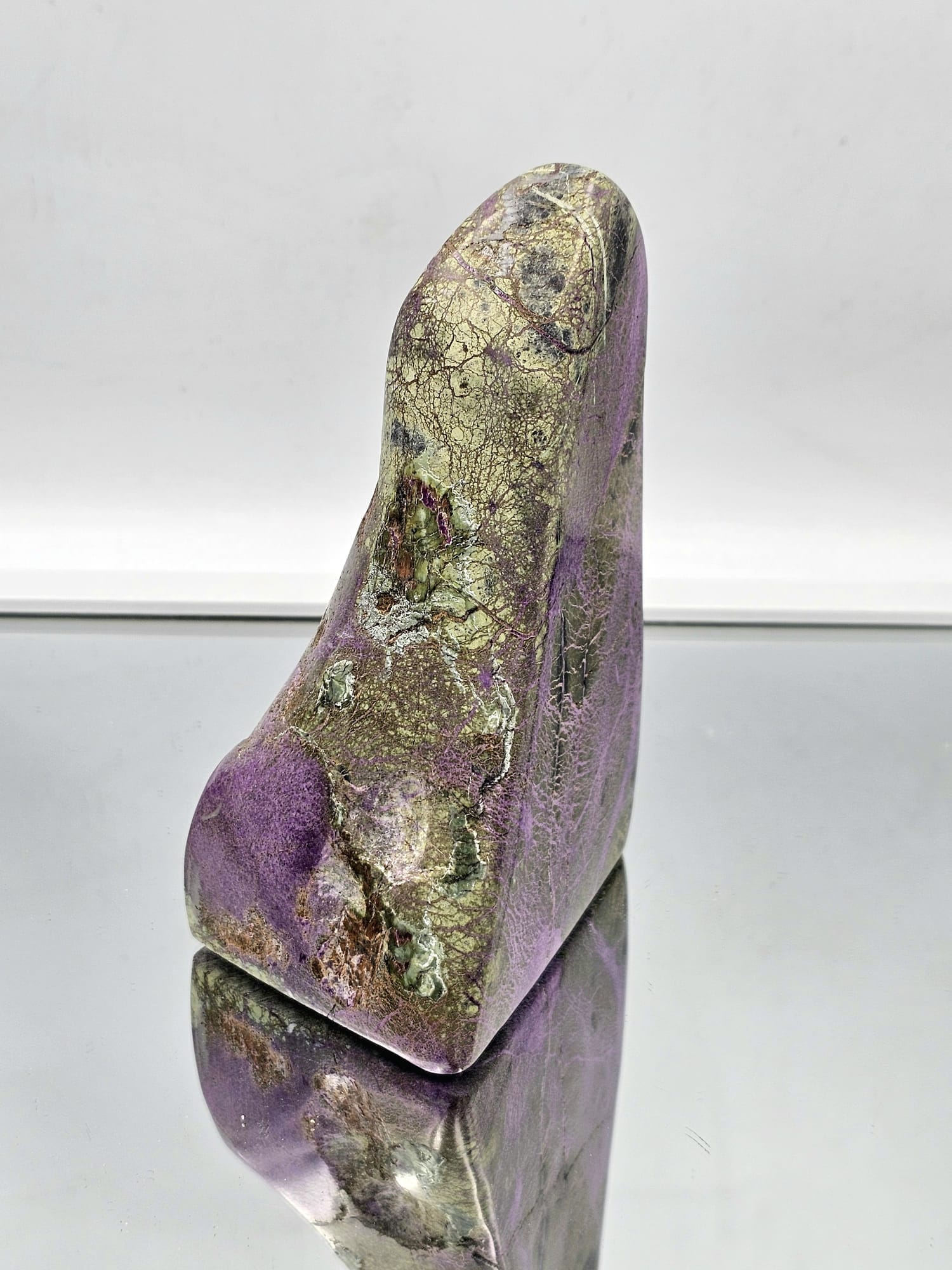 high quality purple stichtite crystal