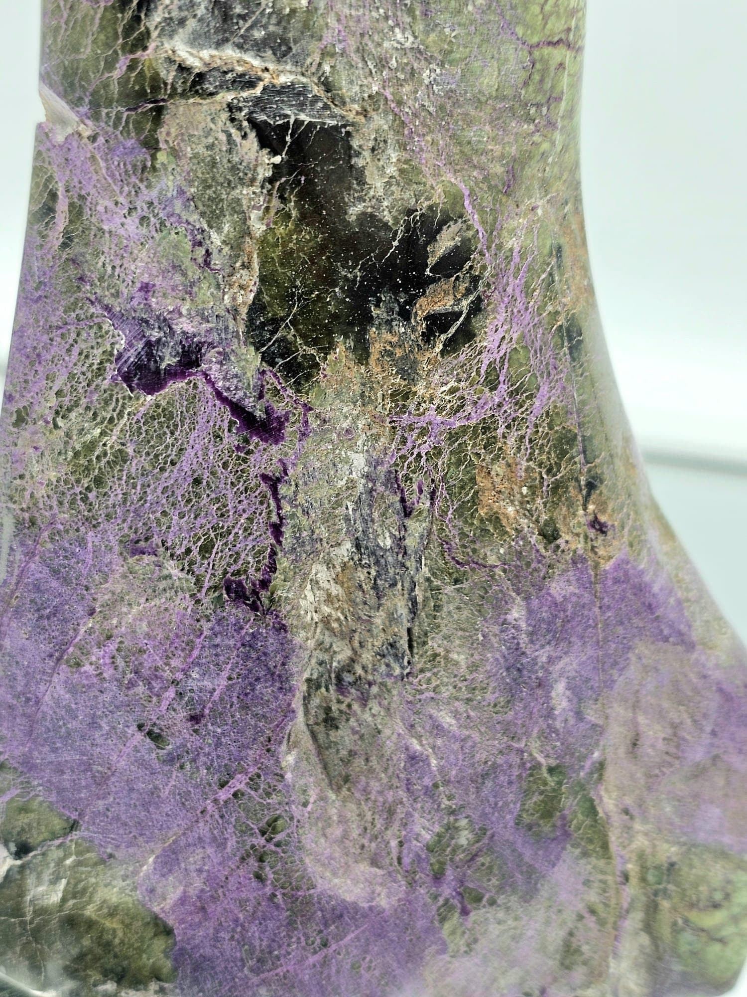 high quality stichtite crystal