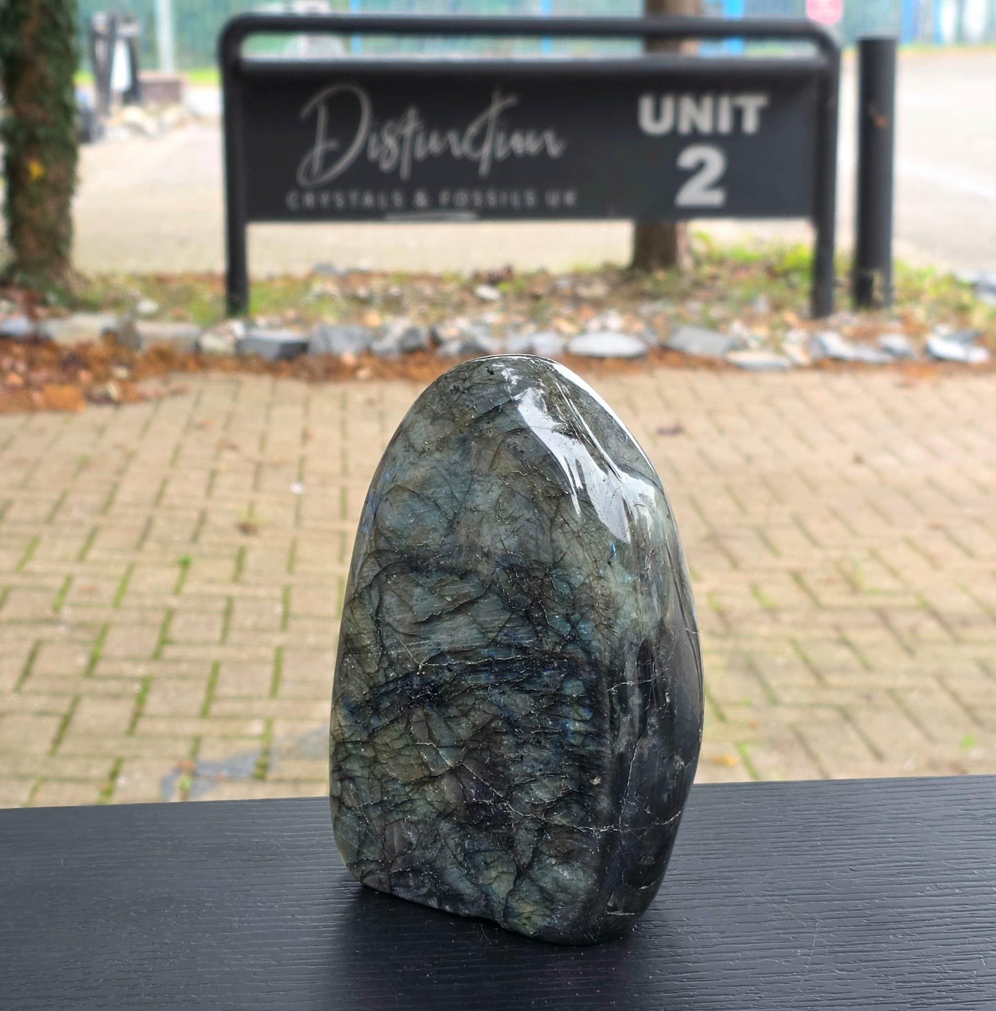 Eye-catching centerpiece crystal.