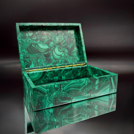 Large polished Malachite jewellery box with hinged lid
