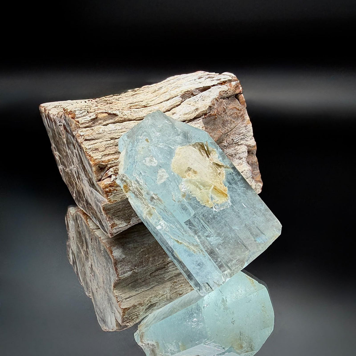 One of a kind terminated Aquamarine specimen measuring approximately 6cm