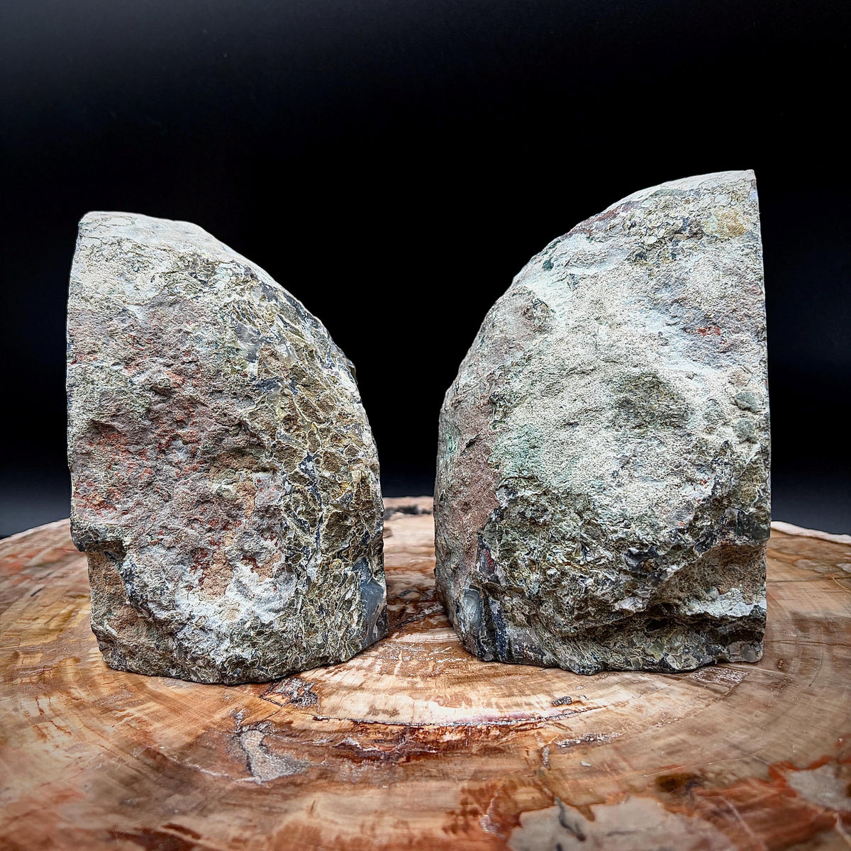 Organic stone Agate bookends featuring natural edges and decorative mineral patterning.