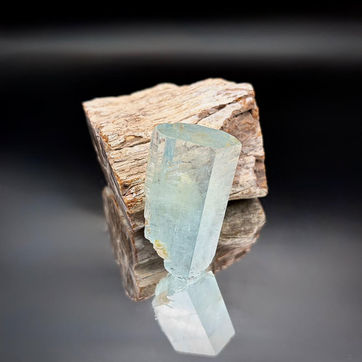 Natural Pakistan Aquamarine mineral specimen with prismatic form