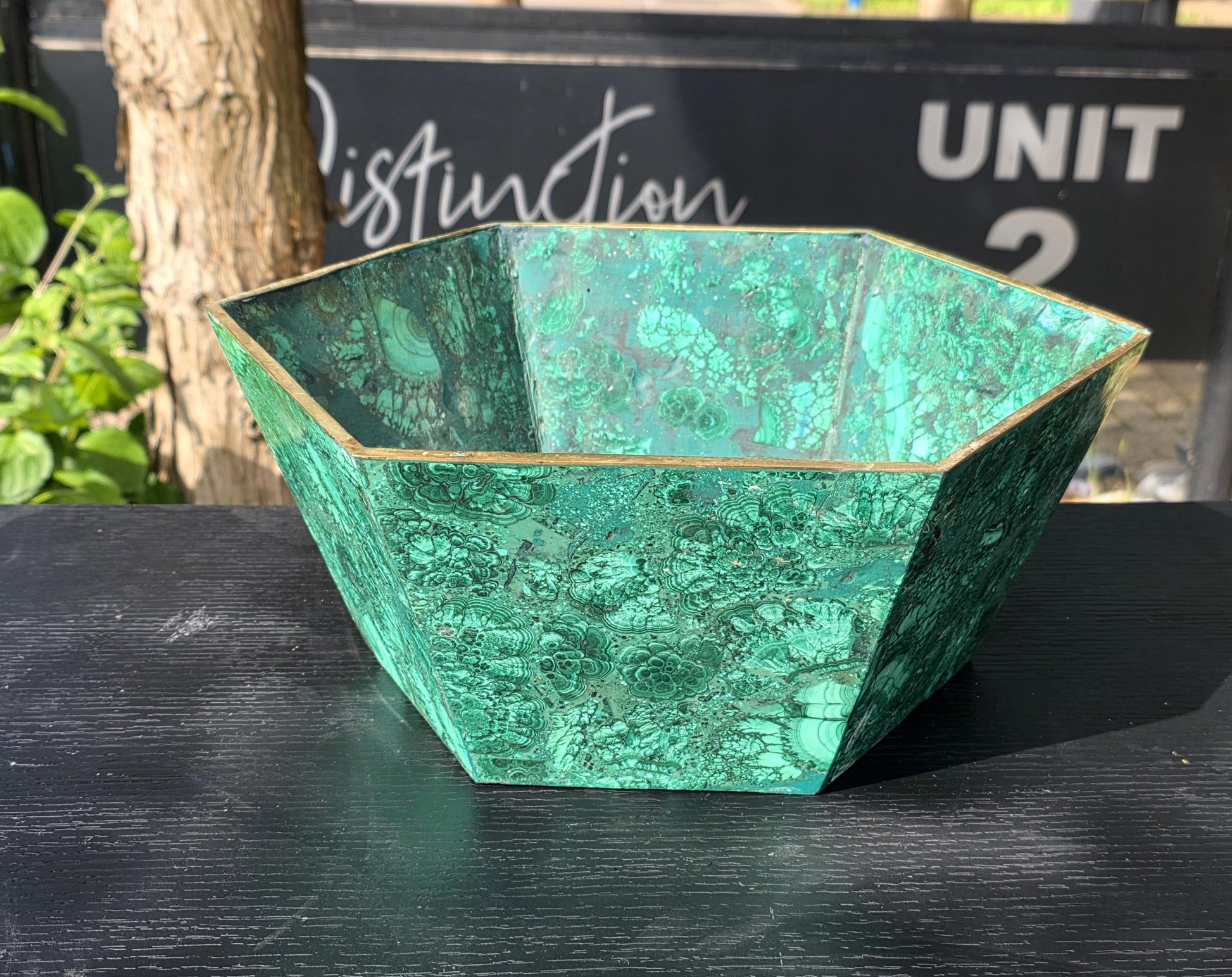 Premium malachite flower pot made from natural crystals, a striking accent for elegant interiors.