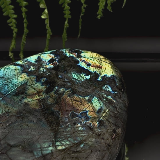 XL labradorite polished display stone, ideal for statement interiors, shelves and crystal collections.