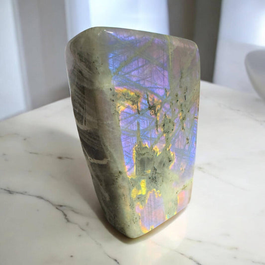 Purple Labradorite crystal freeform, fully polished with vivid iridescent flashes – premium healing stone.