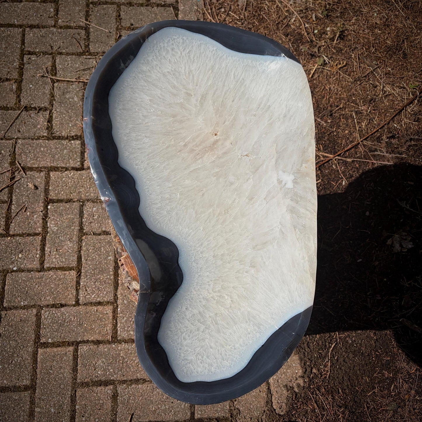 Quartz and Agate bowl as a luxury interior accessory