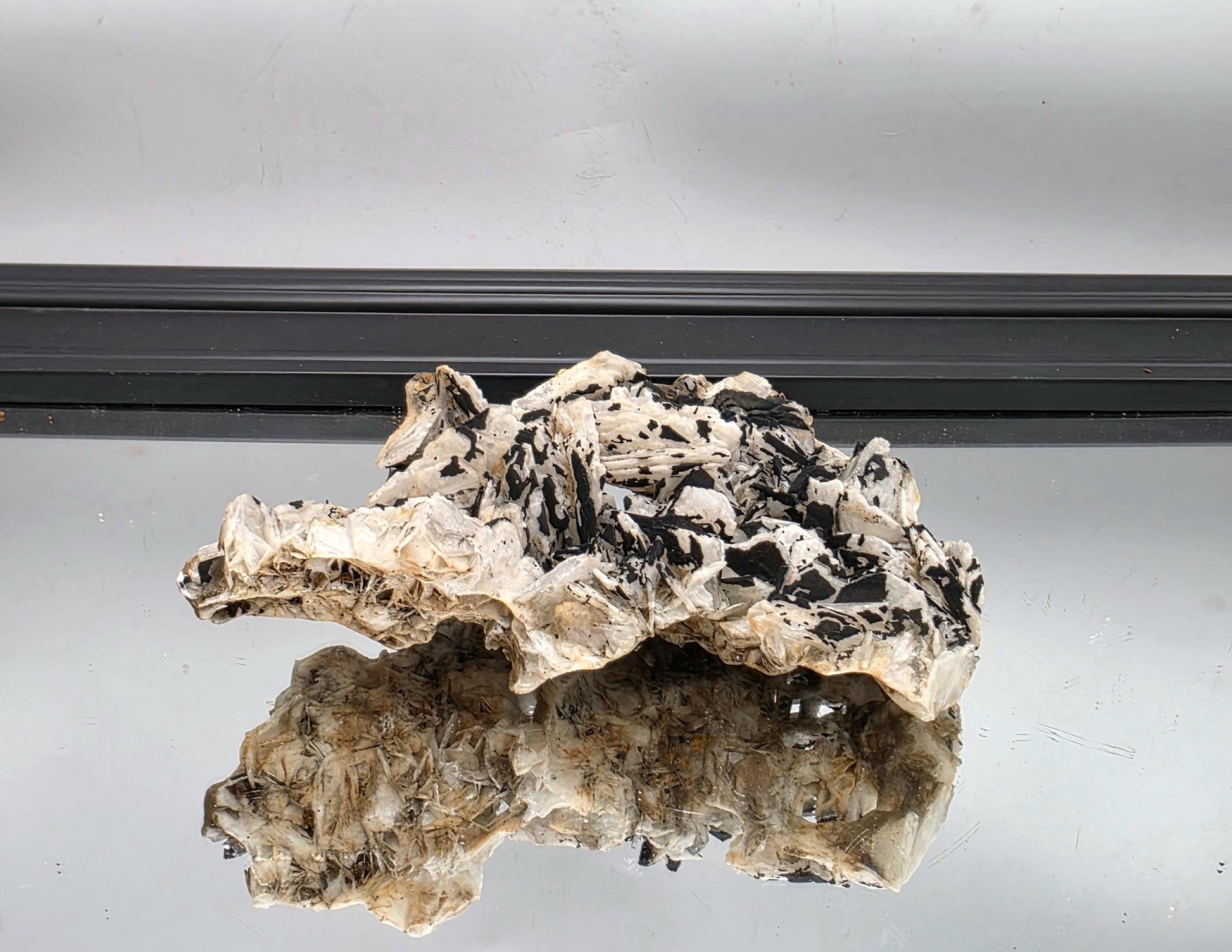 Black Baryte with distinctive rose-like crystal structure