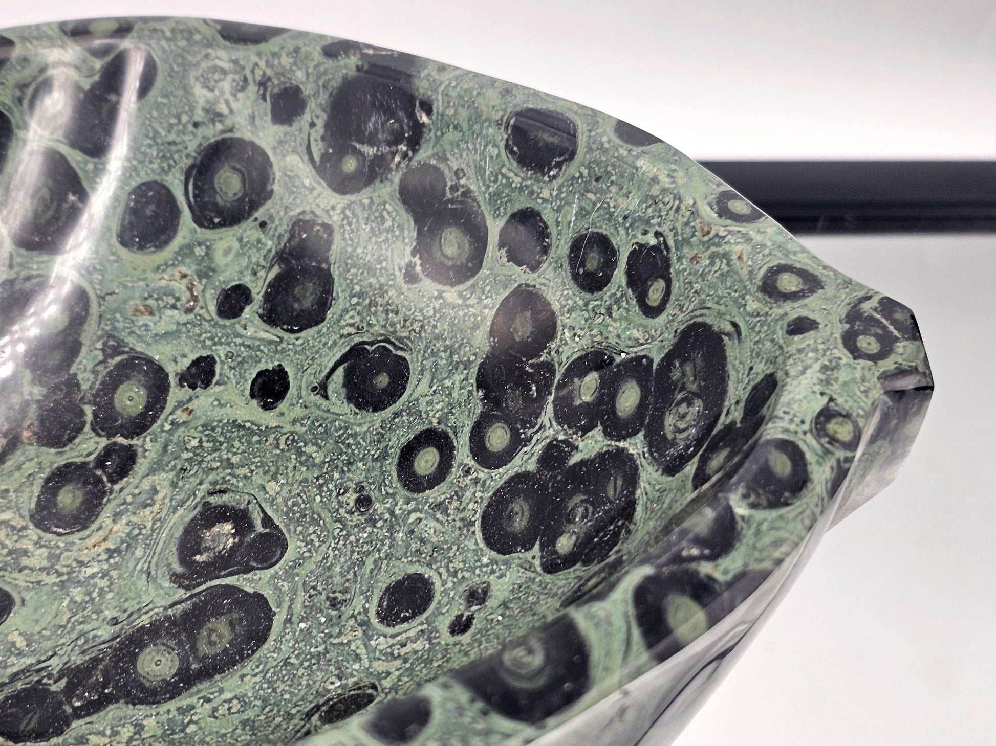  Unique Kambaba Jasper crystal bowl in leaf design.