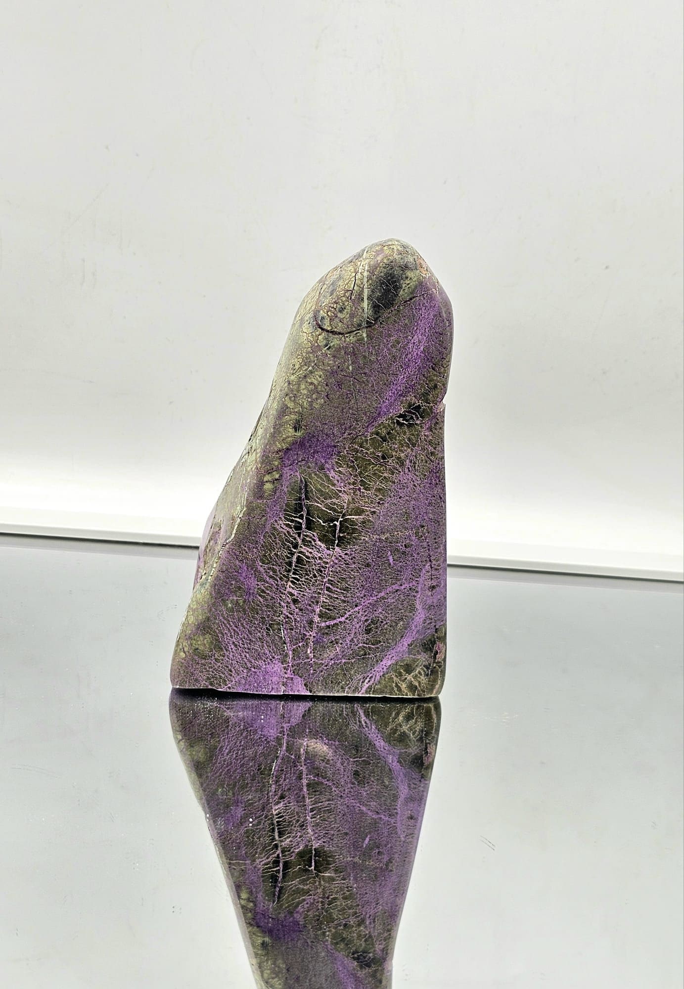 unique interior design crystals stichtite crystal