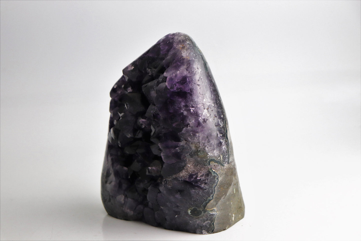 AMU35) Uruguayan Amethyst  Free Standing Quartz Geode Crystal Gift  2.54 KG