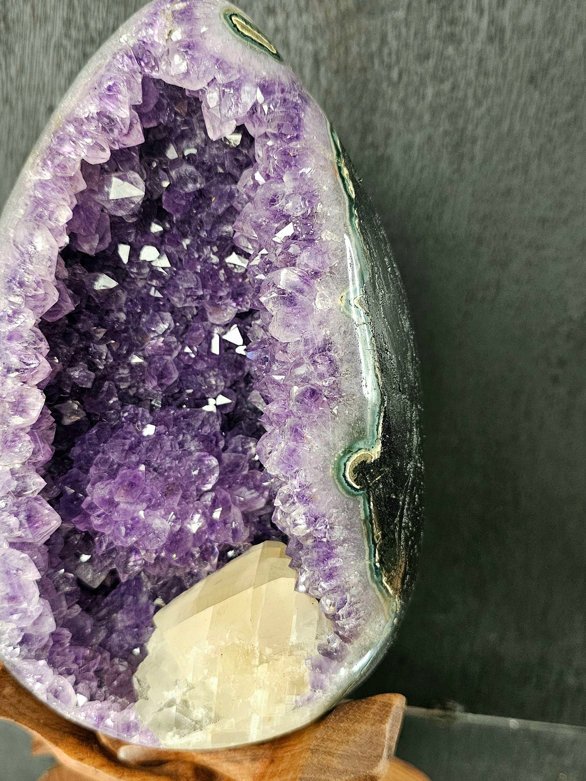 xl uruguayan amethyst crystal egg