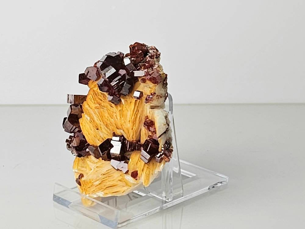 burnt orange vanadinite crystal on baryte atlas mountains