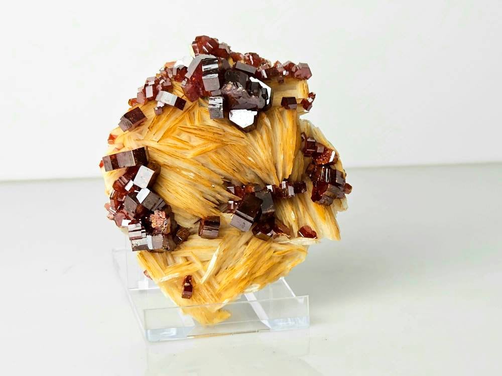 geology vanadinite crystals