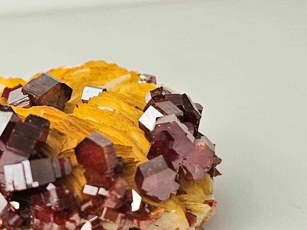 geology vanadinite crystals