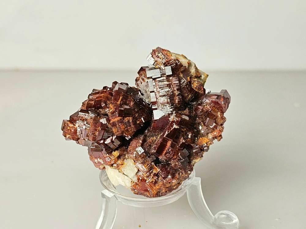 large vanadinite crystal on baryte atlas
